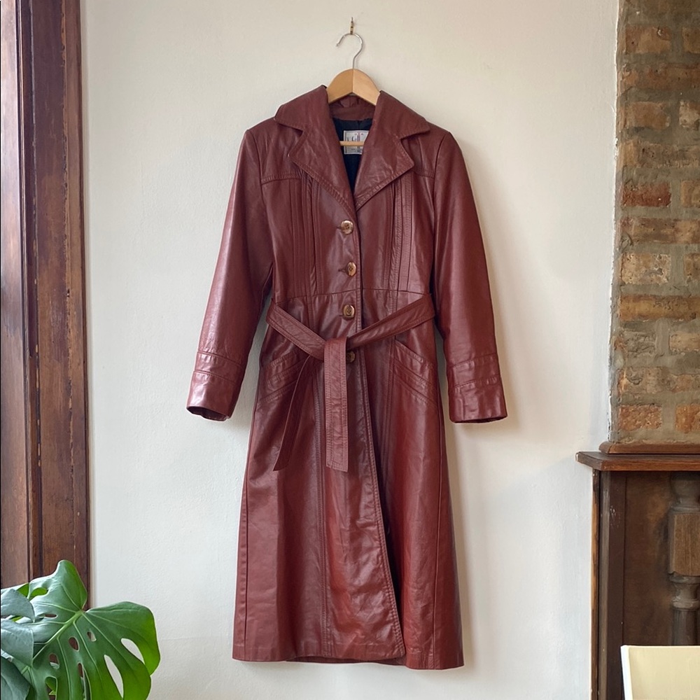 Vintage 1970s Wilson’s Genuine leather Women’s long jacket / trench